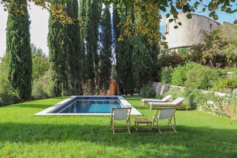 Piscine dans jardin - vue secondaire - Maison à Mane