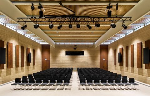 Vue d'ensemble de la salle de spectacle de Châteaufort livrée en 2025