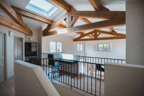 Bureau en mezzanine avec vue plongeante