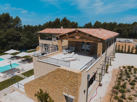 Terrasse en hauteur avec vue panoramique sur le Luberon