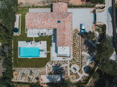 Vue aérienne de la maison au cœur du Luberon