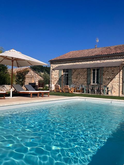 Façade rénovée de la maison Perrotet à Gargas, dans le Luberon